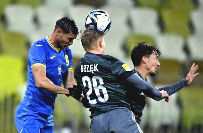  Yaremchuk con la selección de Ucrania