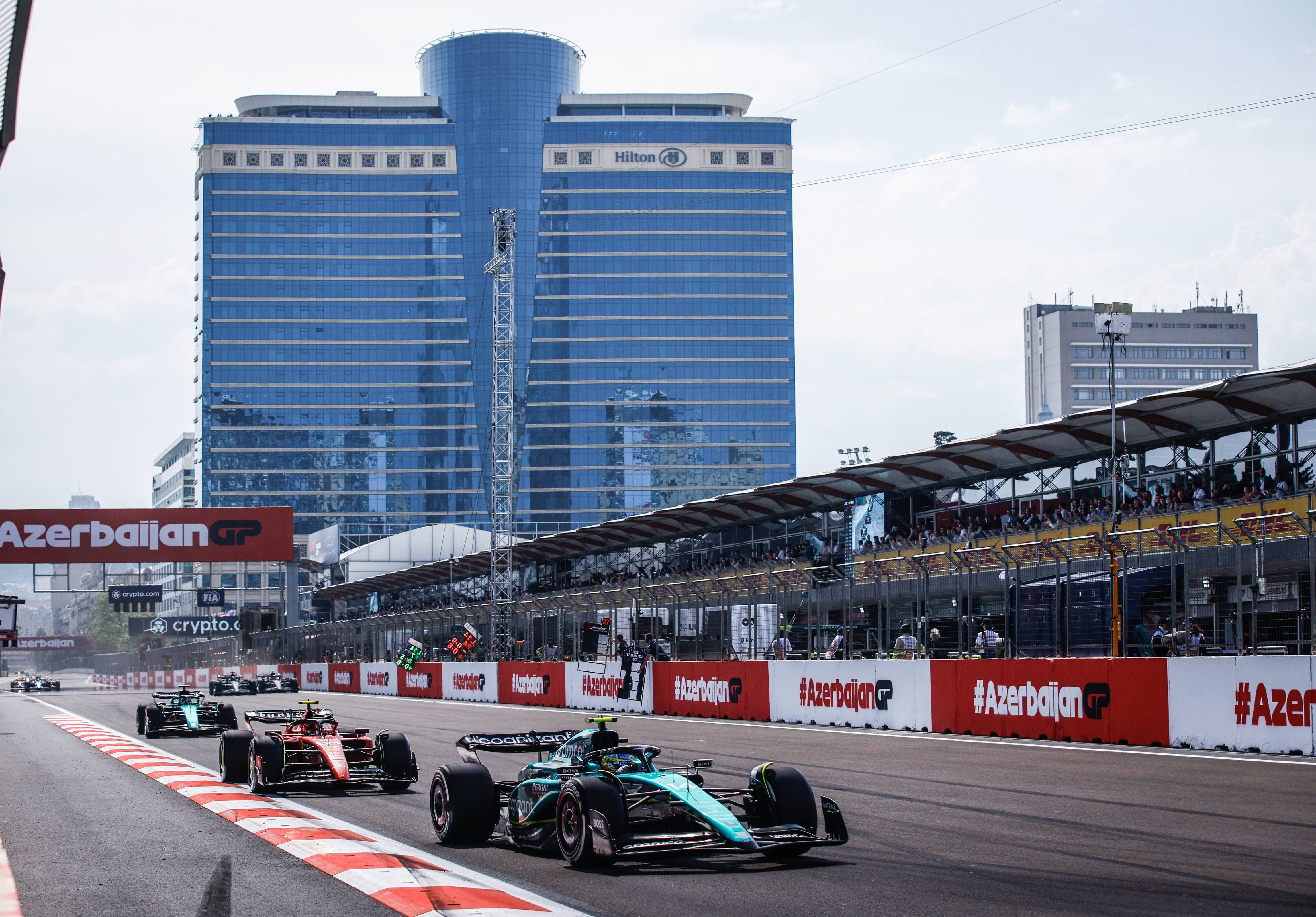  Alonso ayudó a Stroll durante la carrera en Bakú. (Cordon Press) 