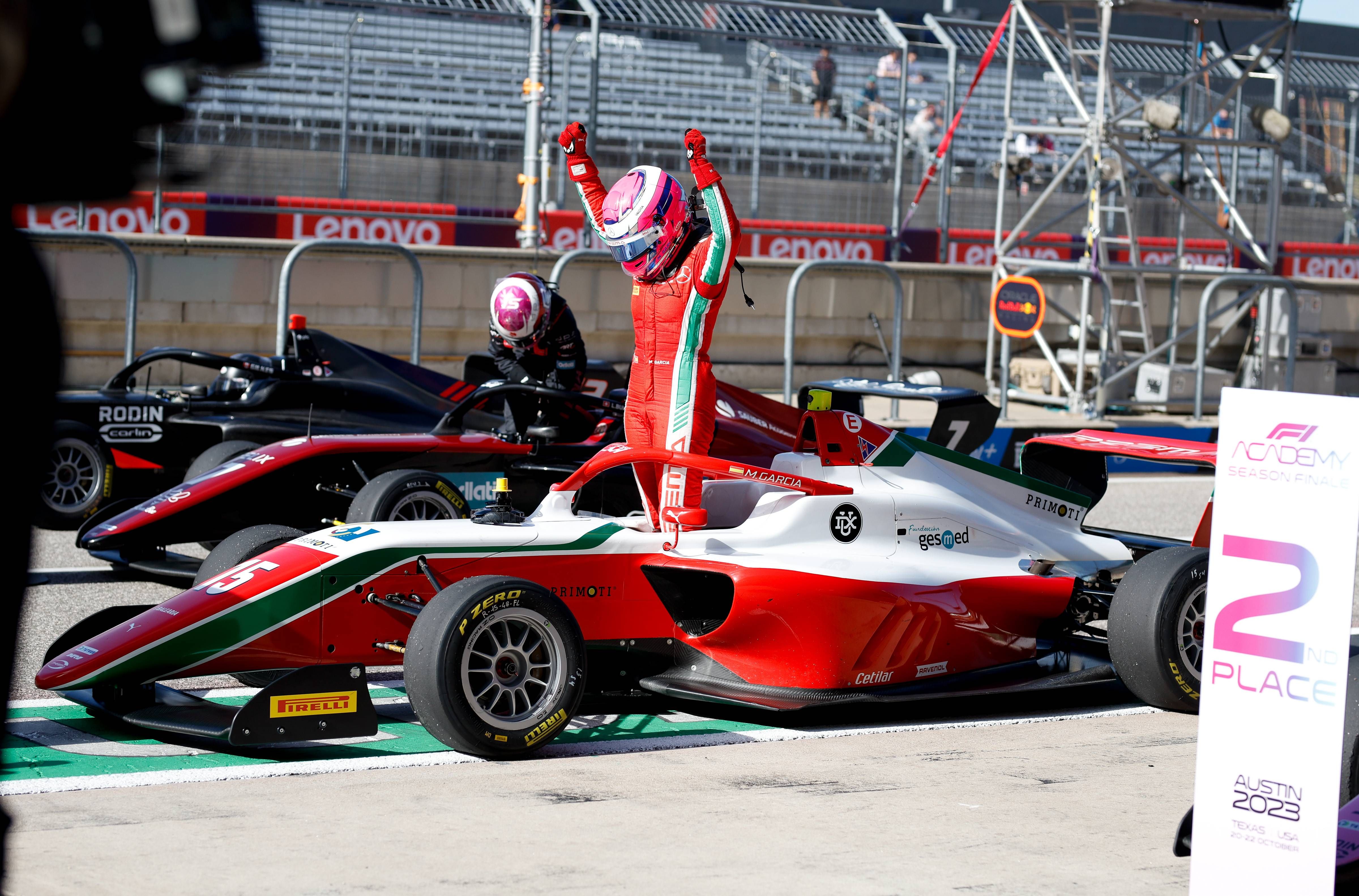  Marta García, en Austin ganando su título de la F1 Academy.