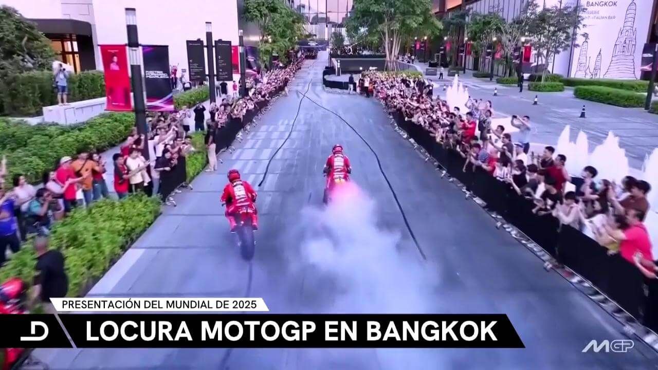  Los mecánicos consiguieron volverla a arrancar y Marc Márquez rodó con su compañero de equipo (