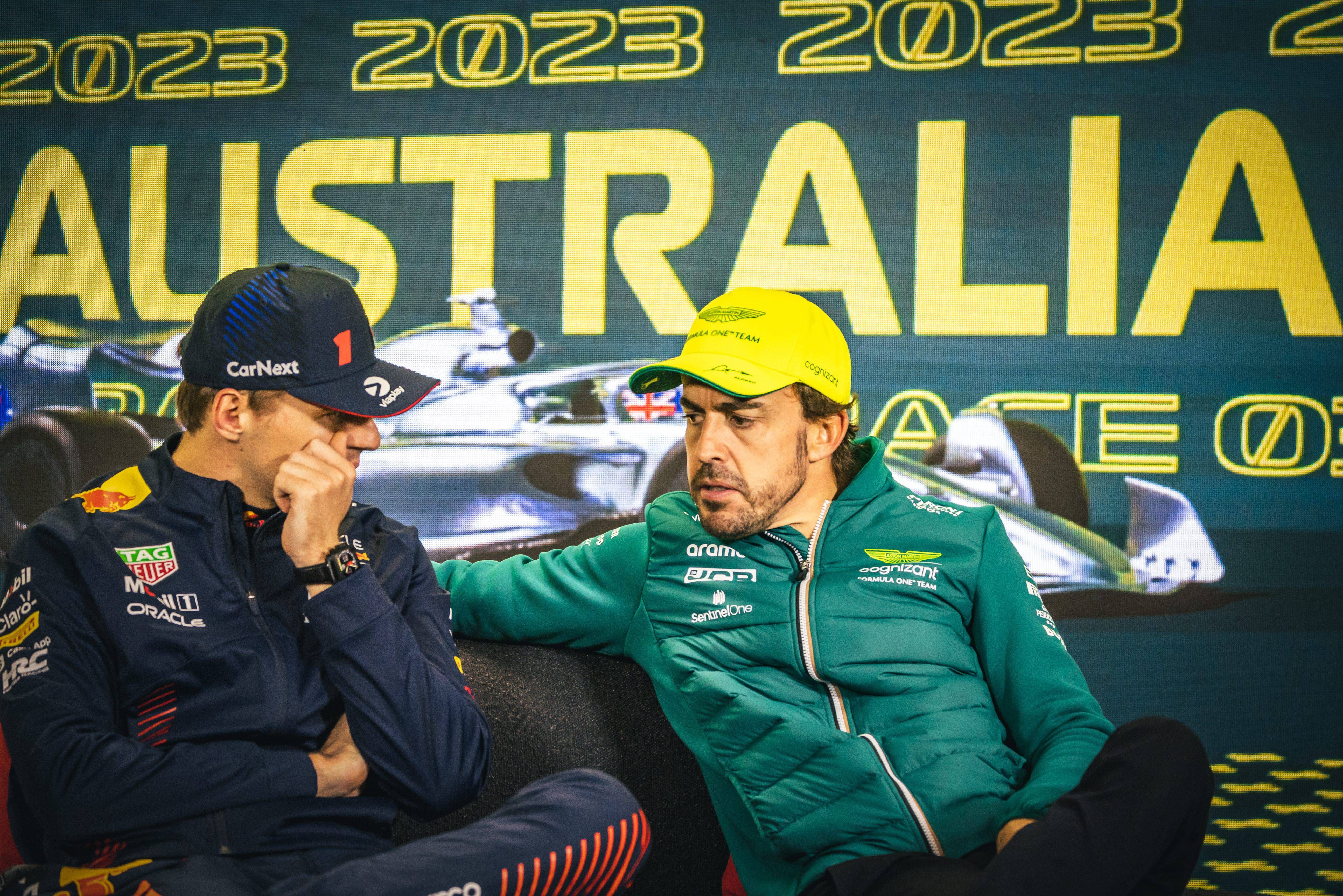  Max Verstappen y Fernando Alonso, todo complicidad. (Cordon Press)