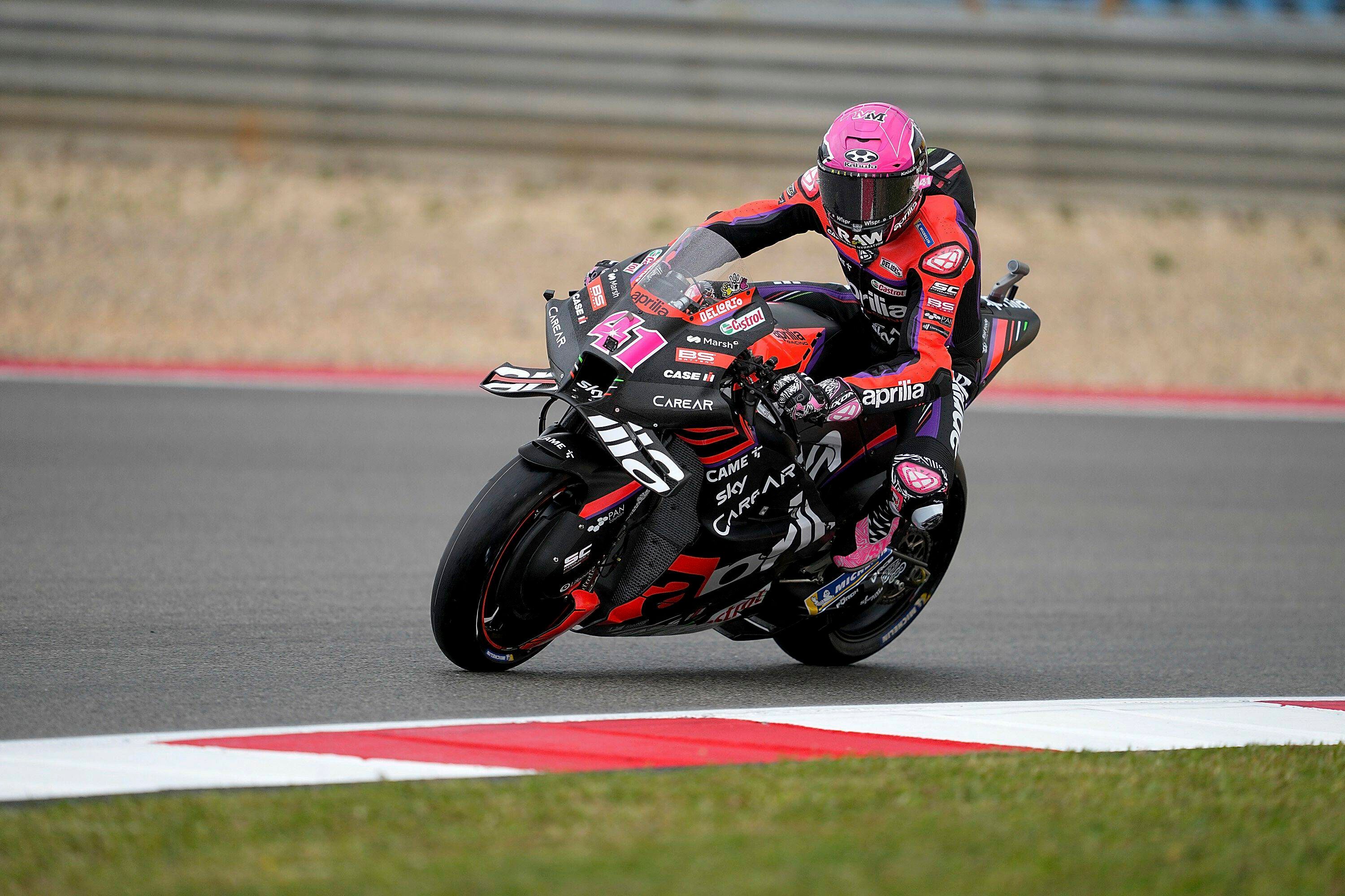  Aleix Espargaró en el circuito de Portimao.