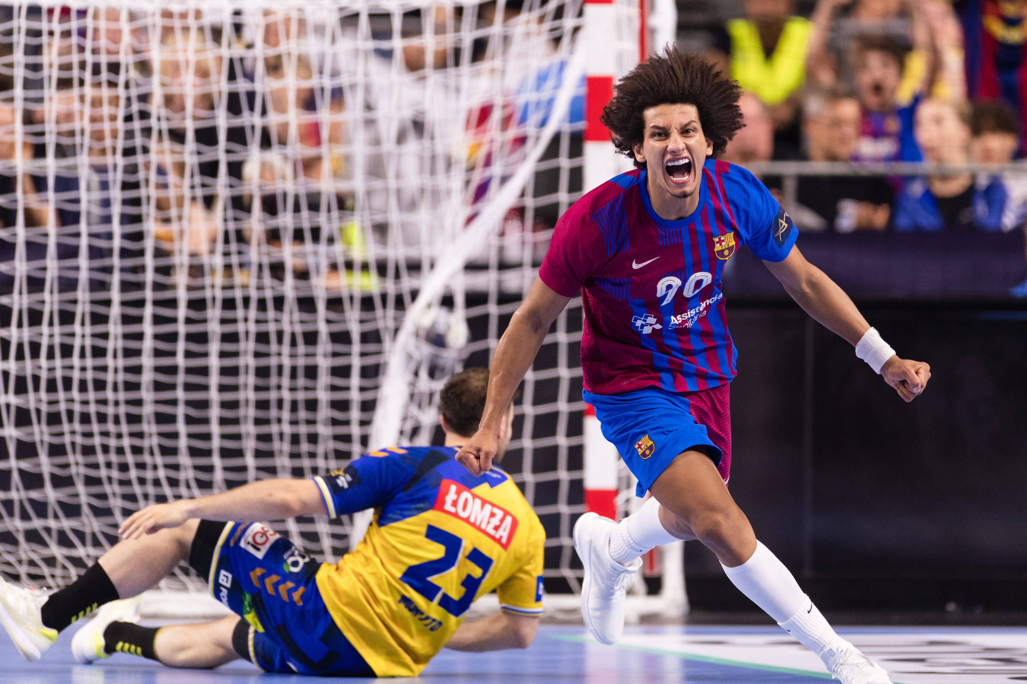  Ali Zein celebra uno de los goles del Barça en la final de la Champions de balonmano.