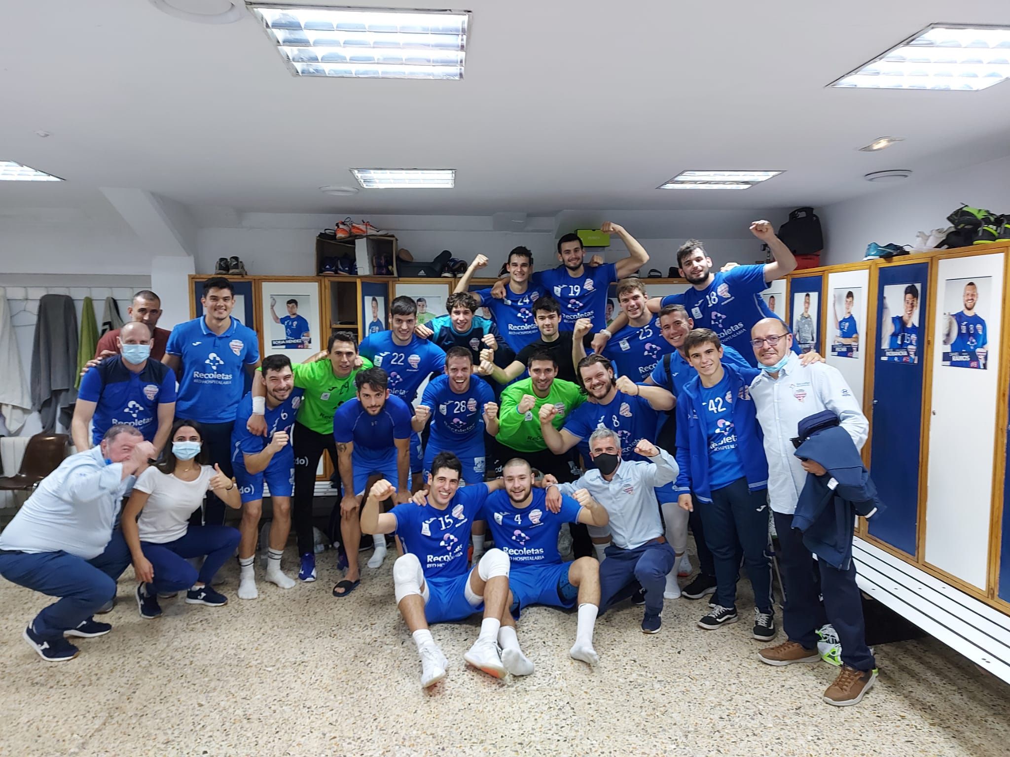  El Recoletas Atlético Valladolid celebra la victoria ante el Bada Huesca.