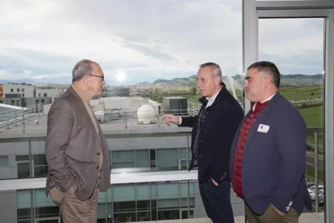  Javier López Marcano, Francisco Blázquez y José Manuel Barquín tras la reunión (Foto: Europa
