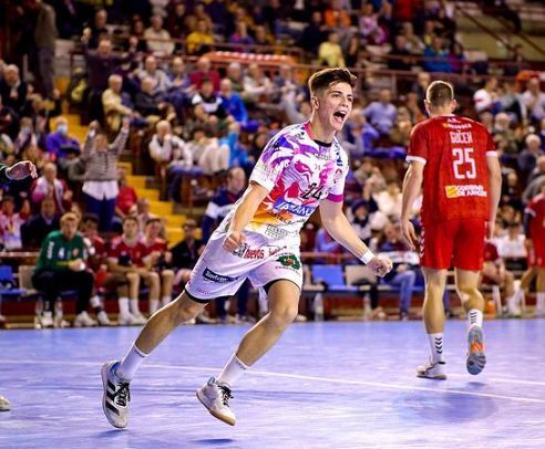  Antonio Martínez celebrando un gol en la Liga Asobal.