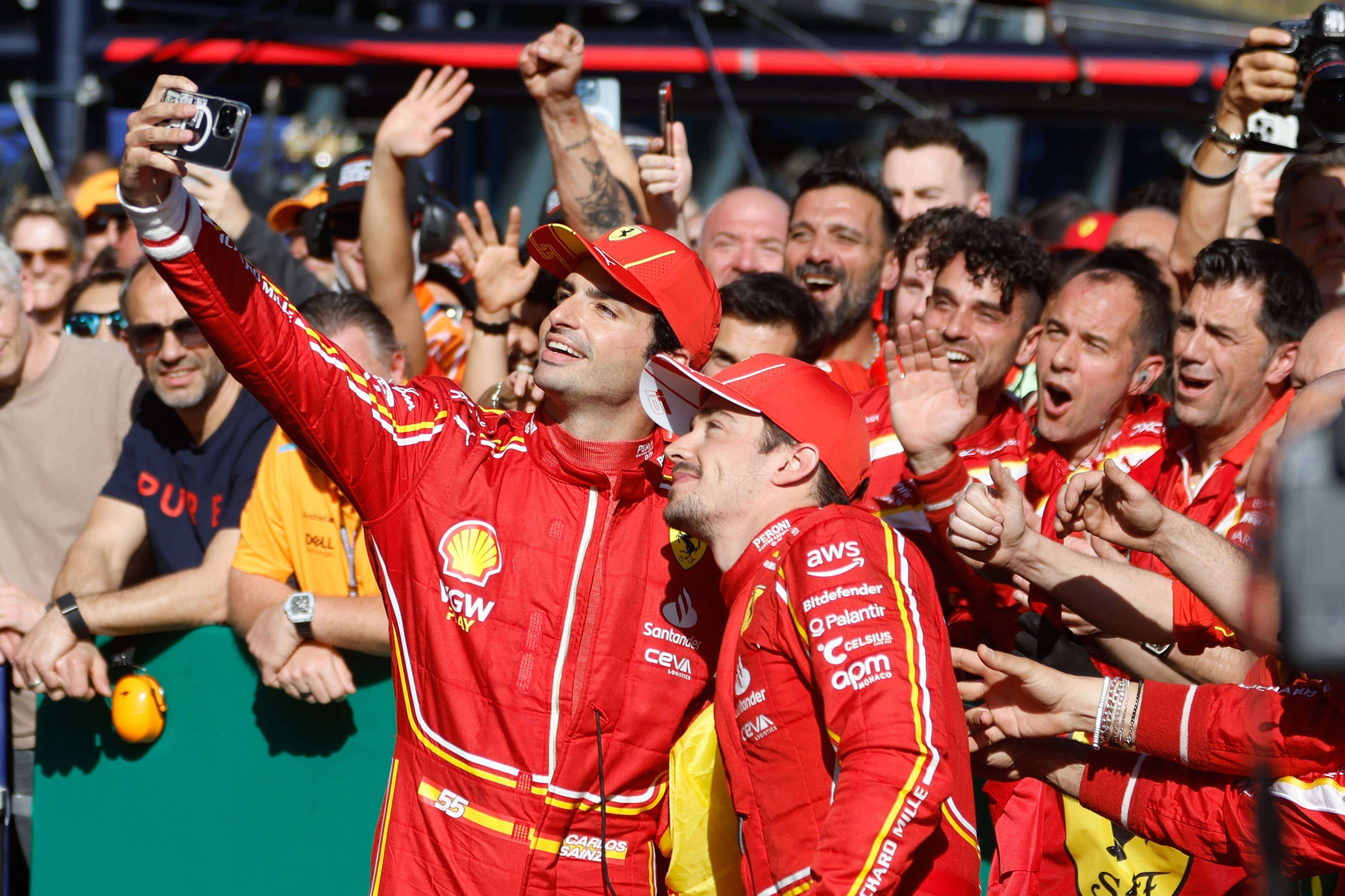 Carlos Sainz y Charles Leclerc, tras el Gran Premio de Australia.