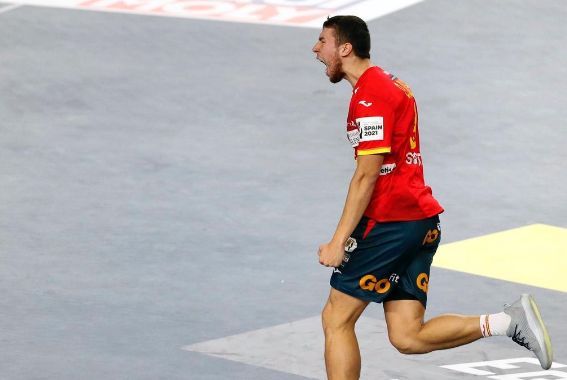 Daniel Dujshebaev en un partido con España.