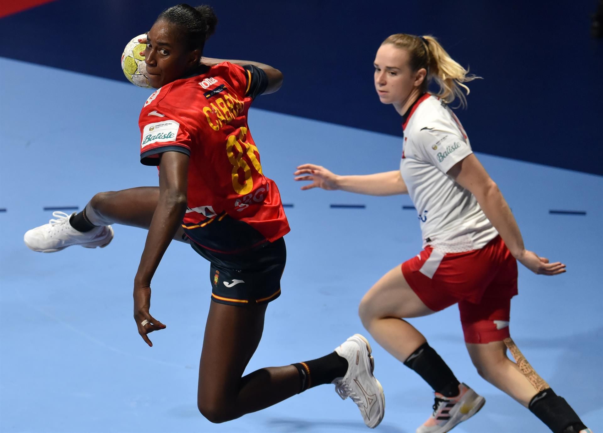  Disparo de Alexandrina Cabral en el Polonia-España (FOTO: EFE).