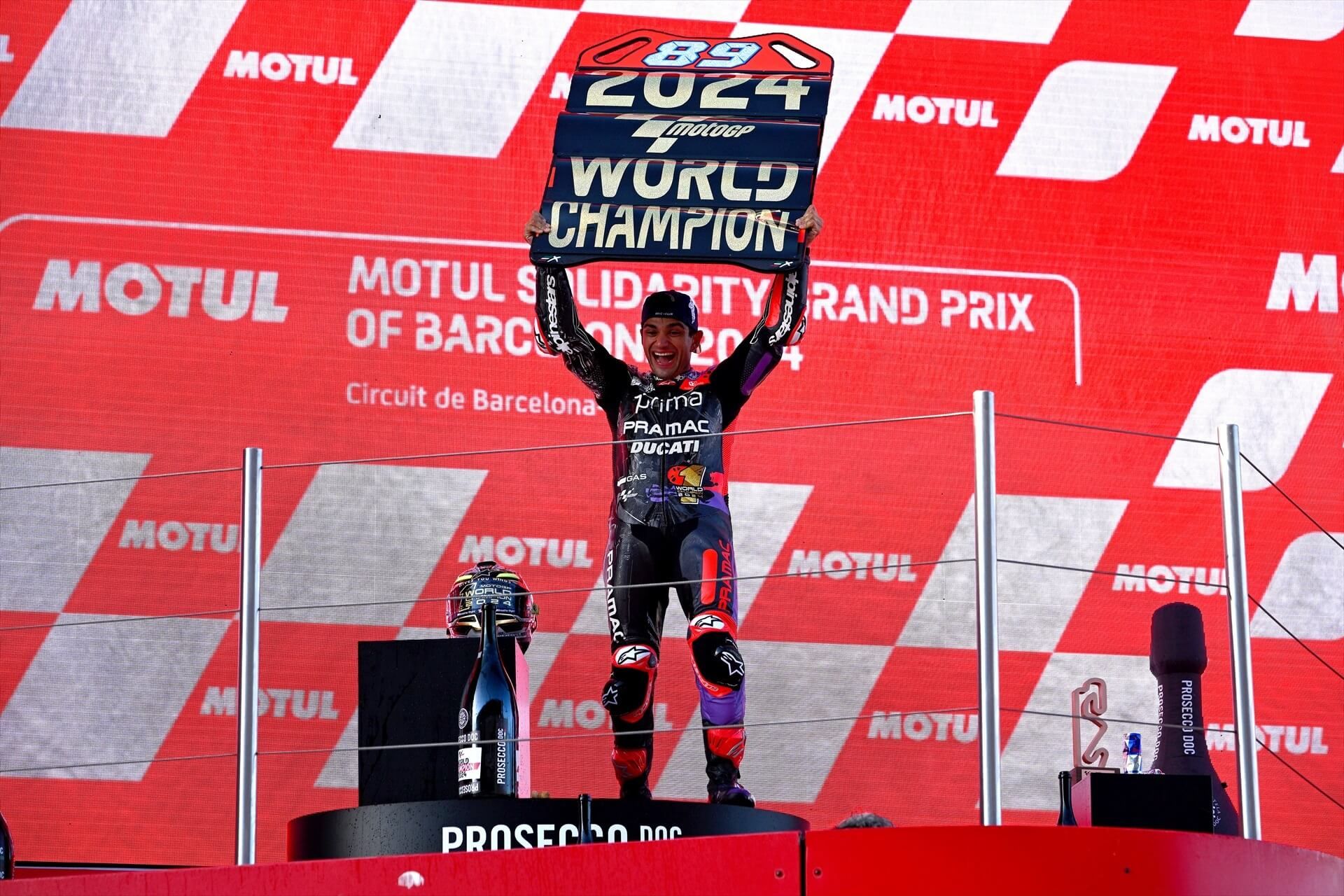  Jorge Martín celebrando el título de MotoGP