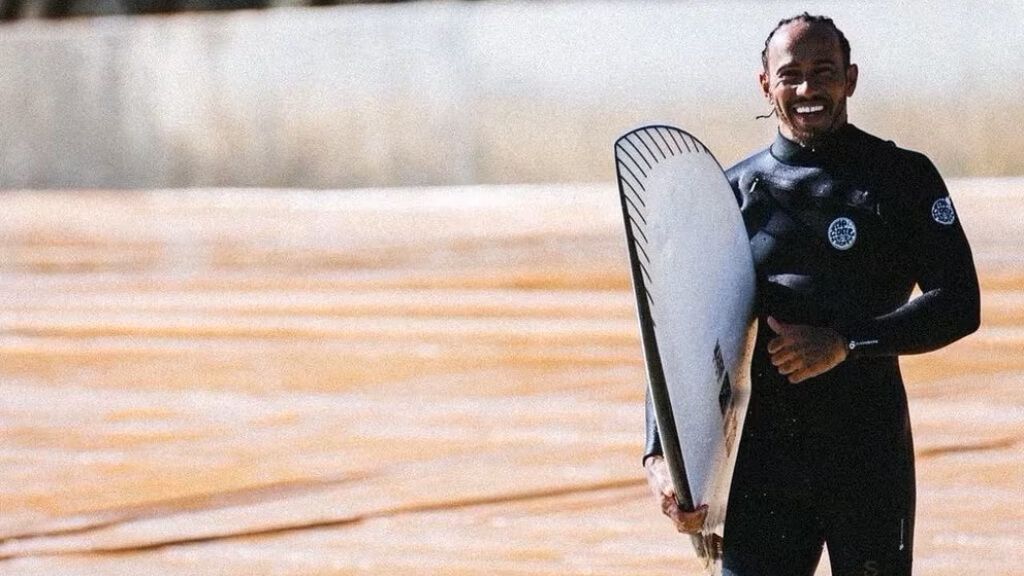  Hamilton, un gran amante del surf (@lewishamilton)