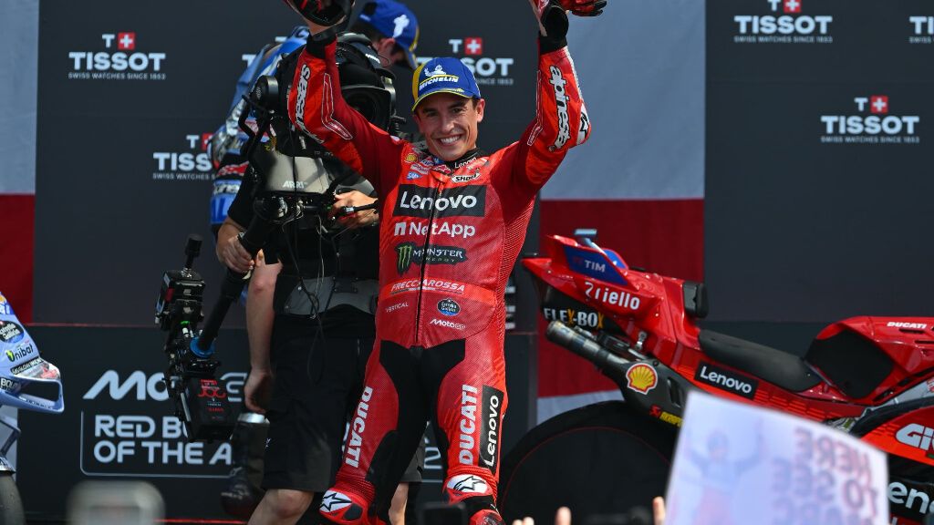 Marc Márquez, celebrando su victoria al sprint del Gran Premio de Austin.