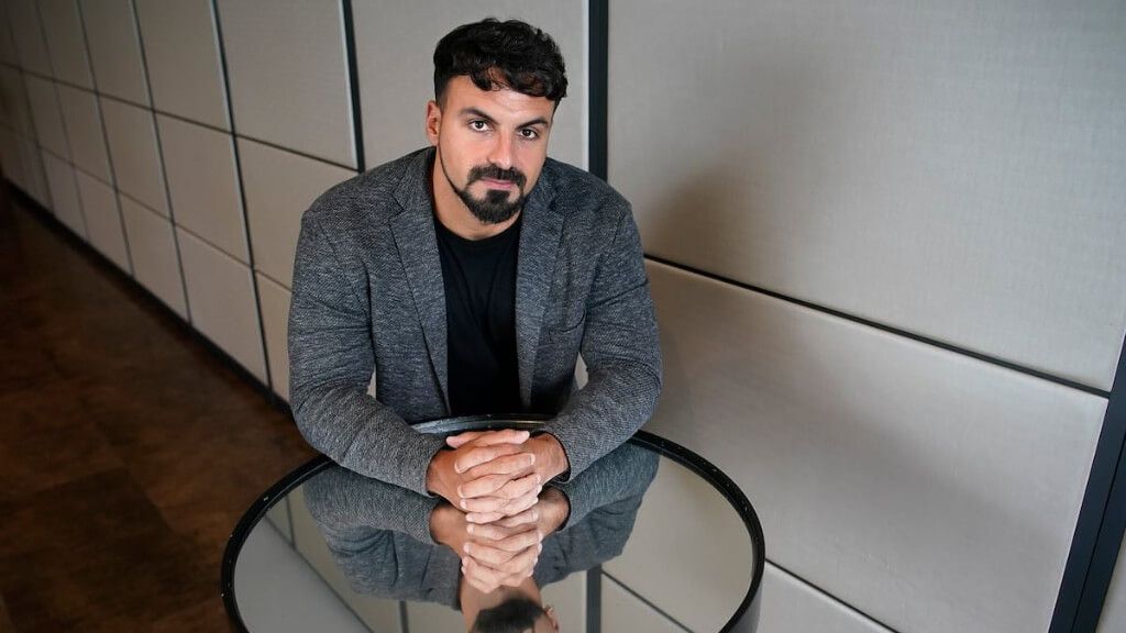  Edu Blasco en una entrevista (@edublascoalvarez)