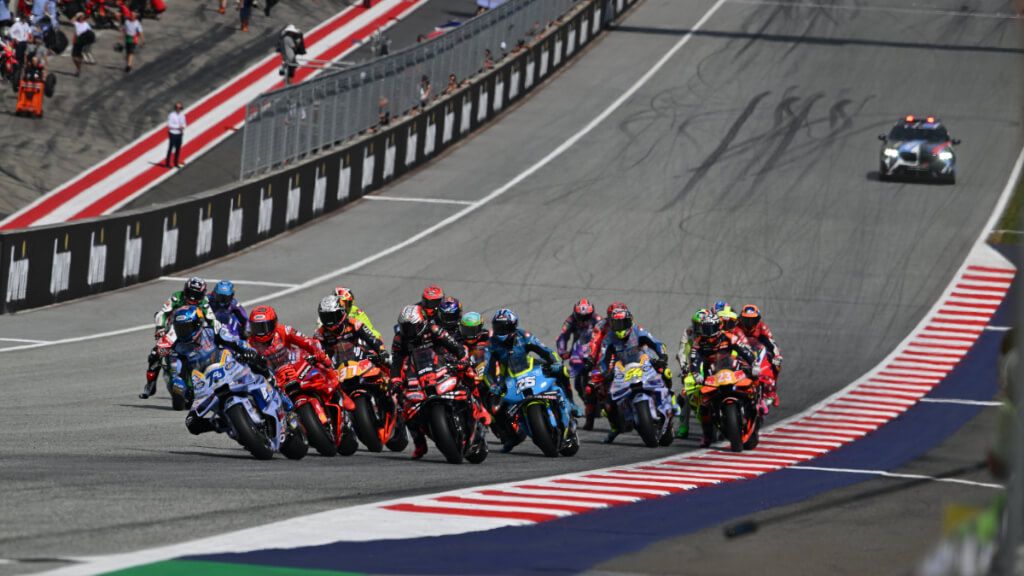  Salida de MotoGP en la 'sprint'.