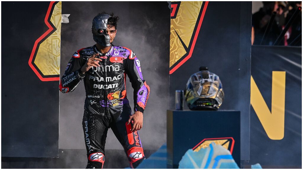  Jorge Martín celebrando como 'Martinator' el campeonato del Moto GP 2024. (Fuente: Europa Press)