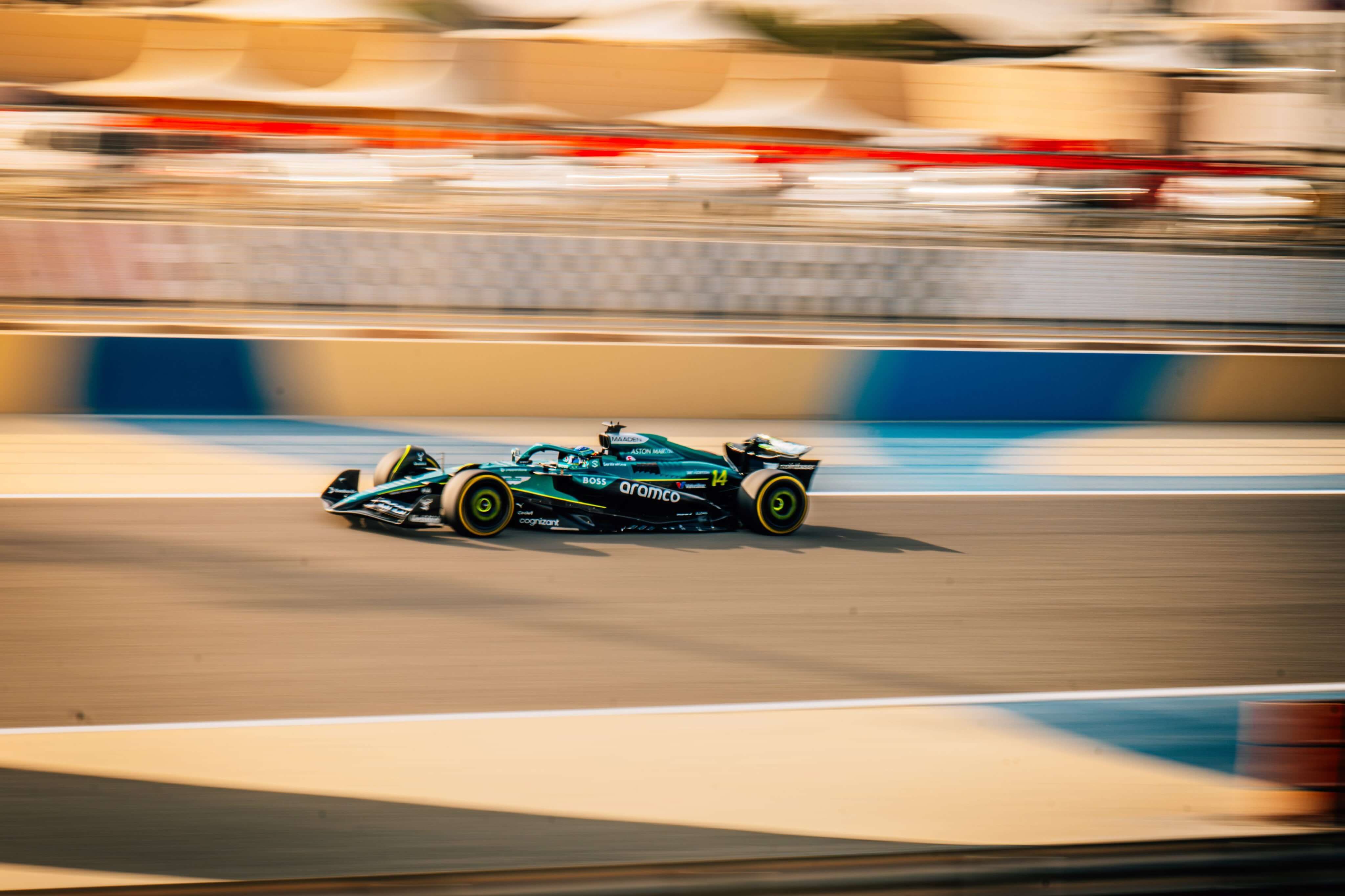 Fernando Alonso corre con el AMR25 ('X' Aston Martin)