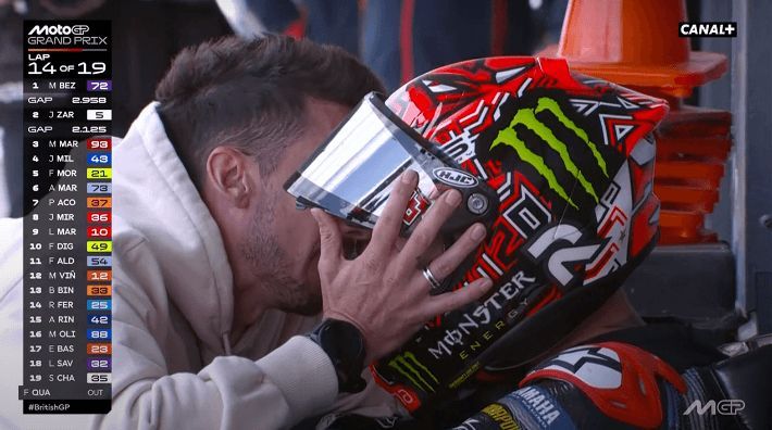 Quartararo, desconsolado en su garaje (Redes sociales)