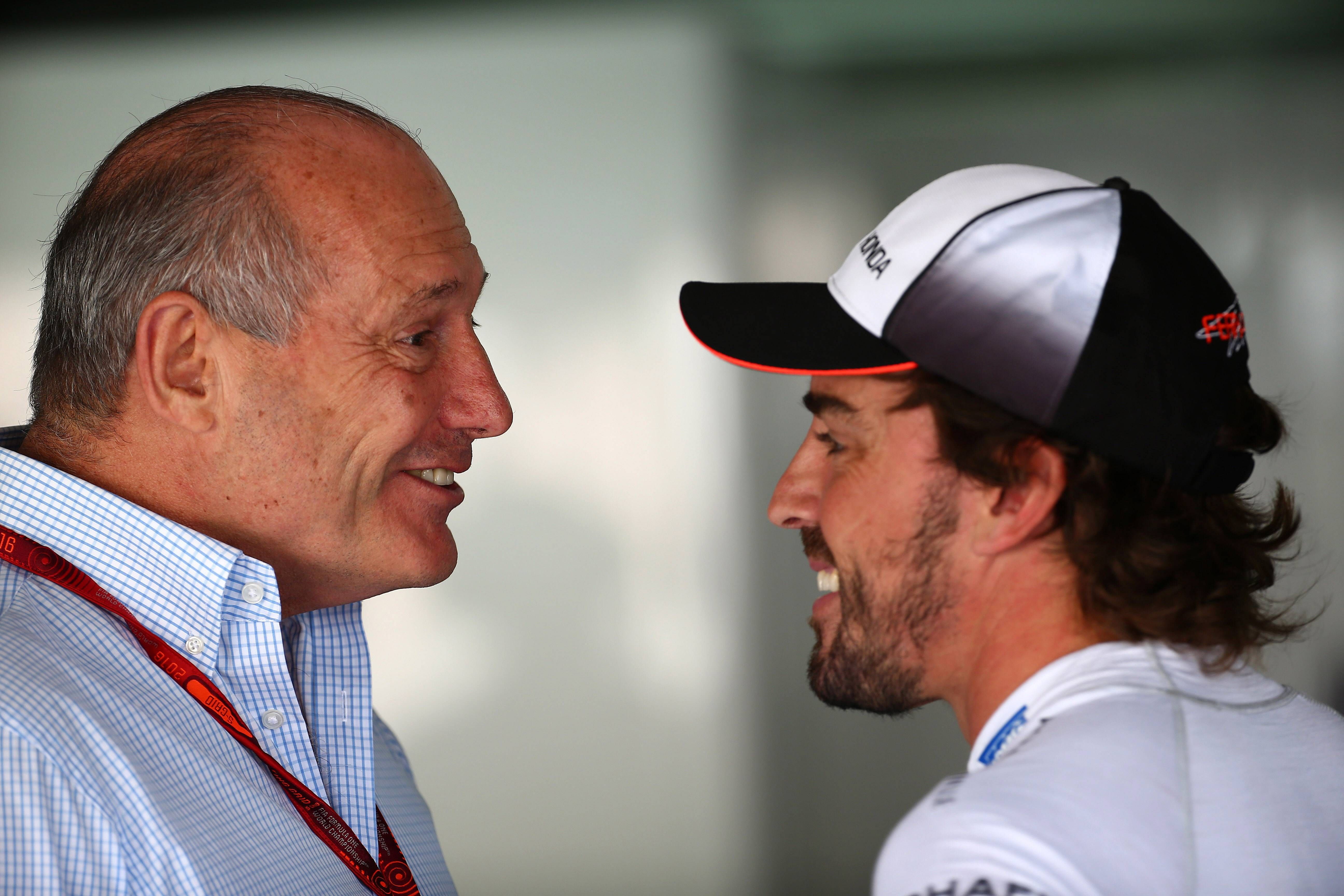 Fernando Alonso y Ron Dennis, en 2015.