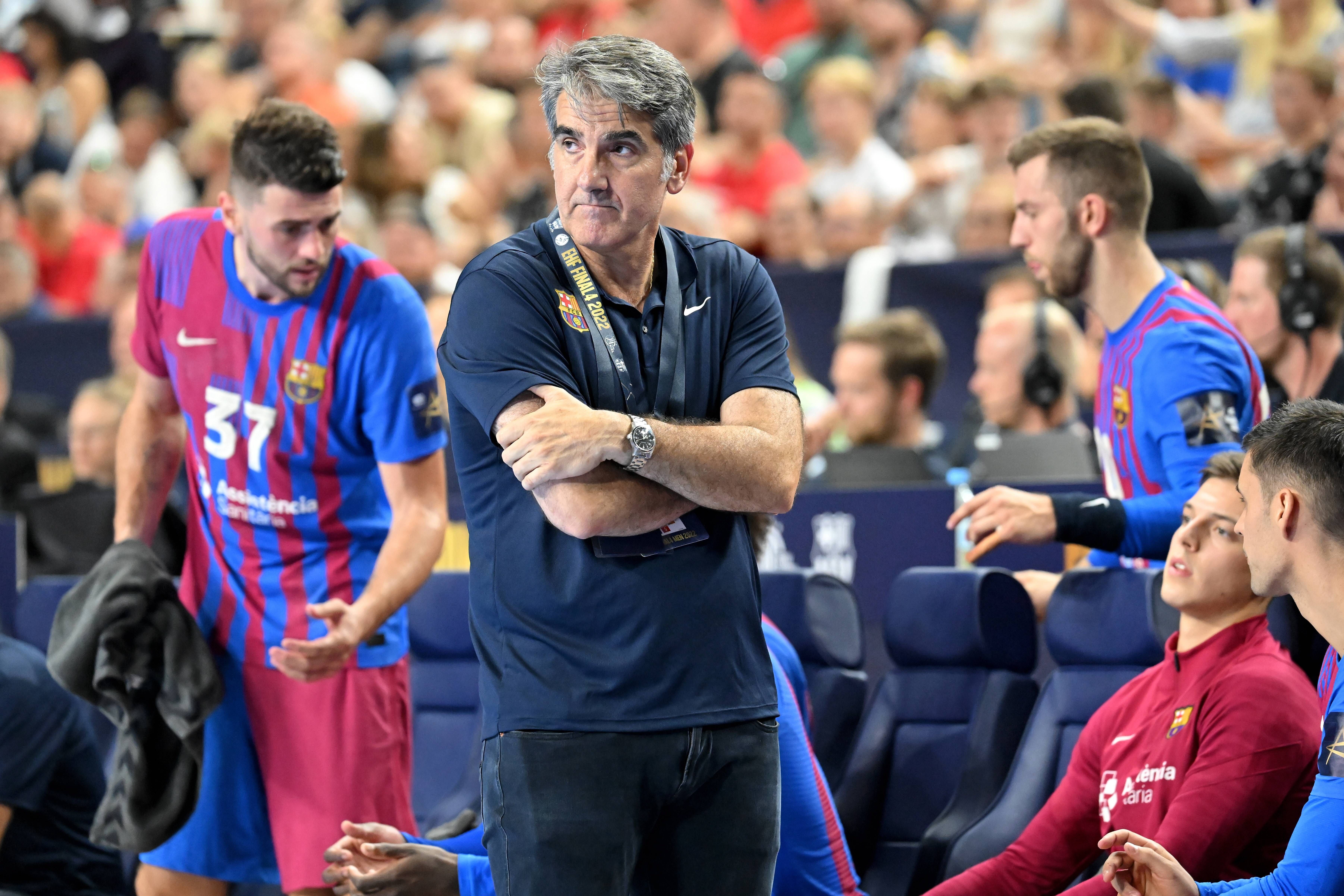  Carlos Ortega dirigiendo al Barça.