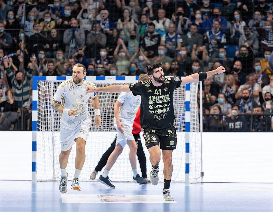  Imanol Garciandia celebra un gol con el Pick Szeged.