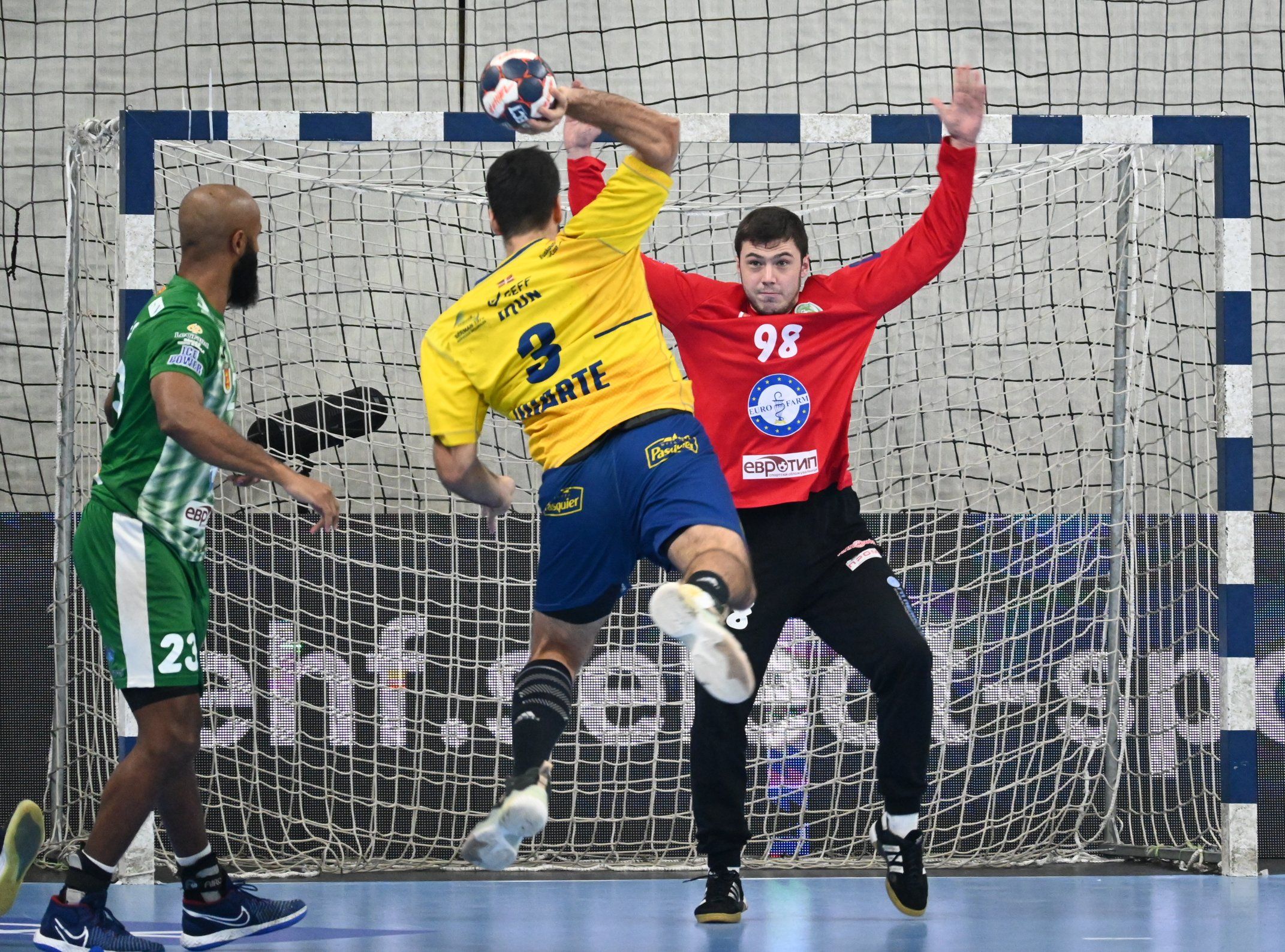  Jon Azkue, dejará el club al finalizar la presente temporada.