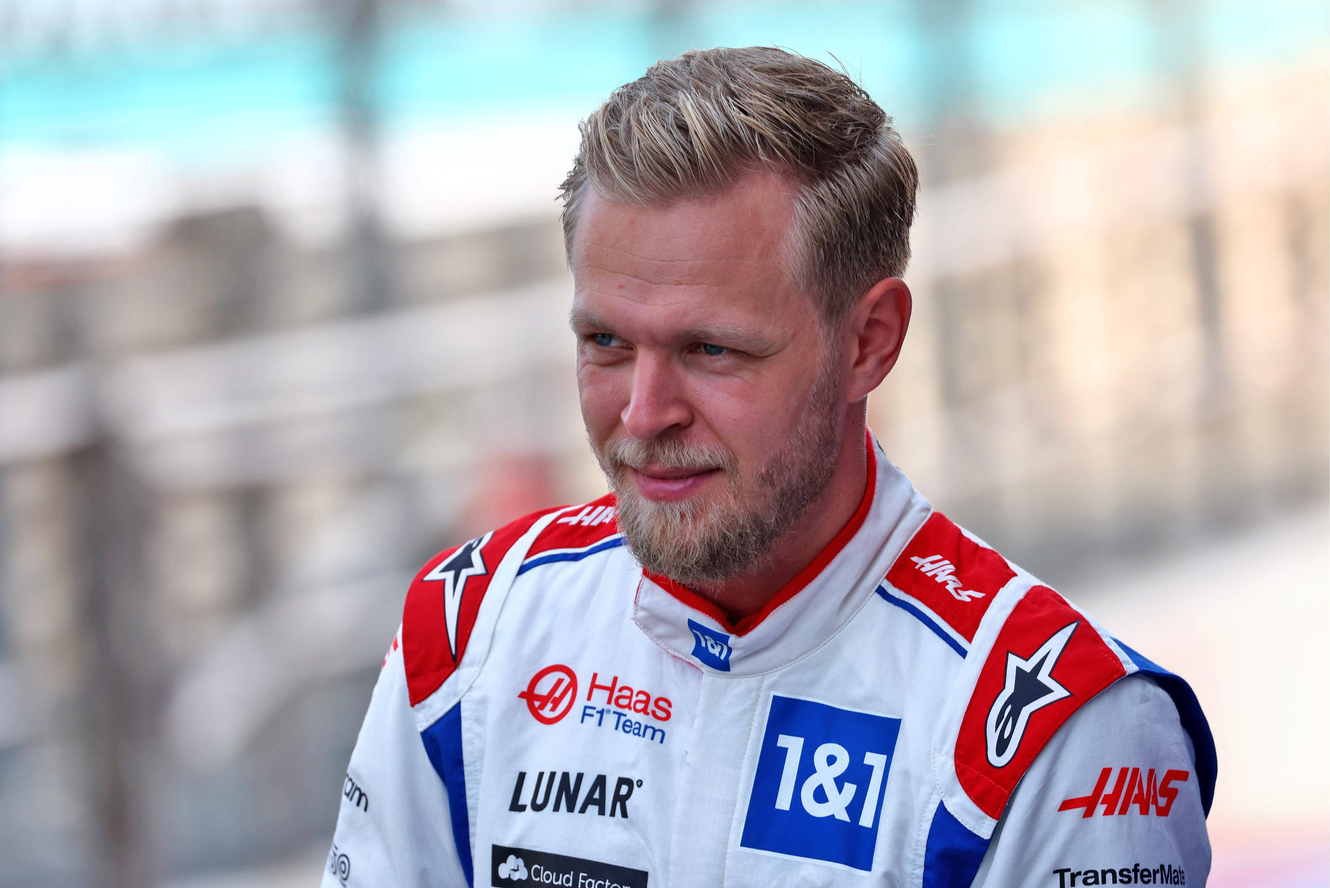 Kevin Magnussen en la sesión de foto del equipo Haas.
