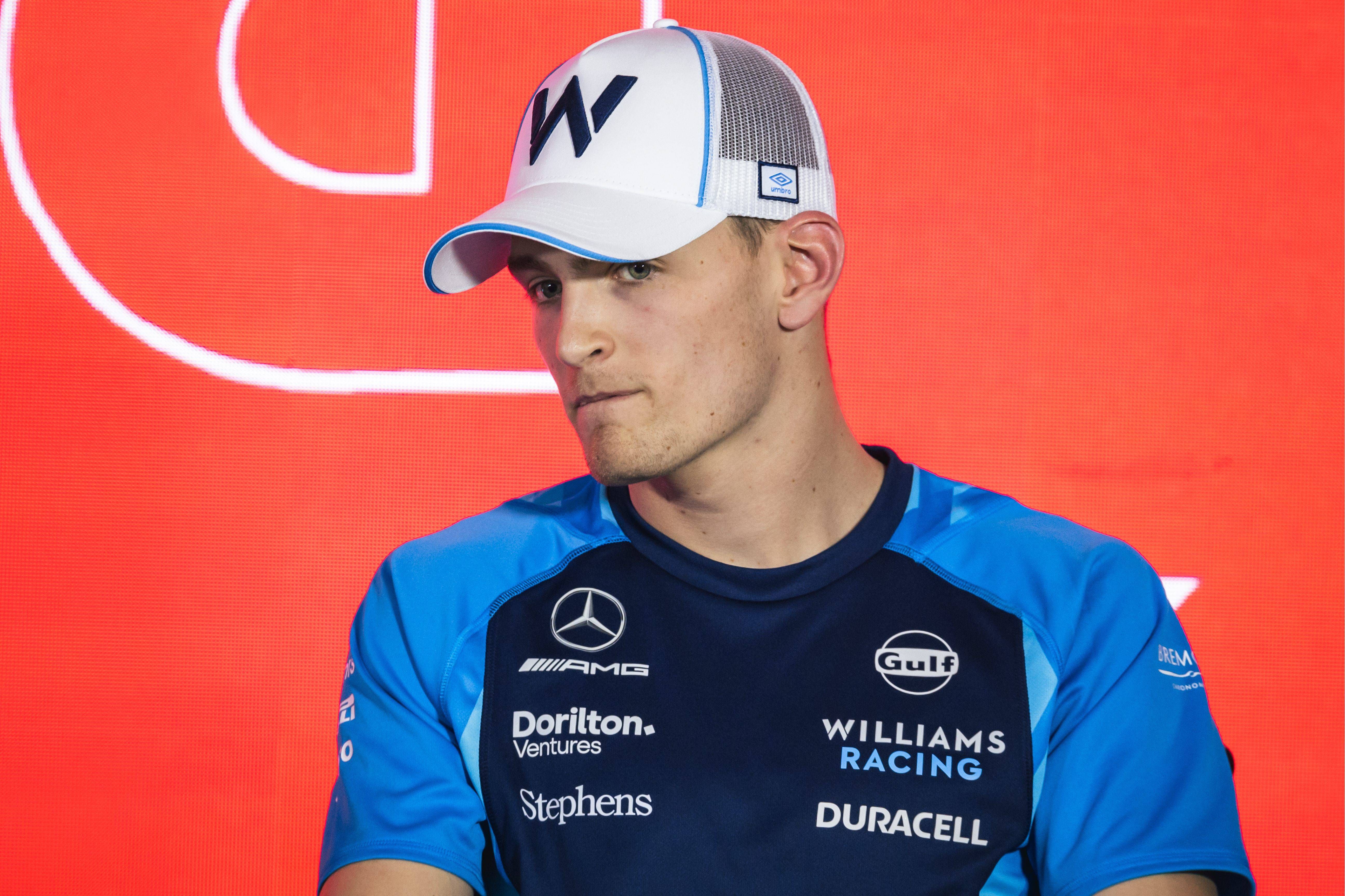 Logan Sargeant en la conferencia de prensa de la FIA.