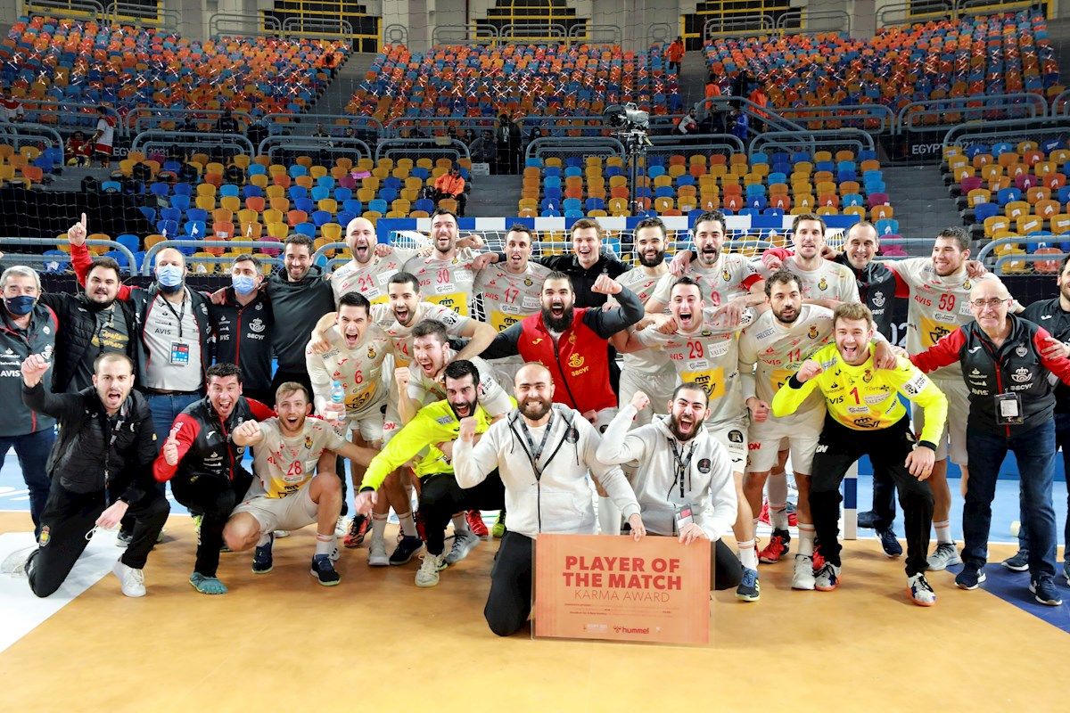  Los Hispanos celebran el bronce en el Mundial de Egipto 2021.