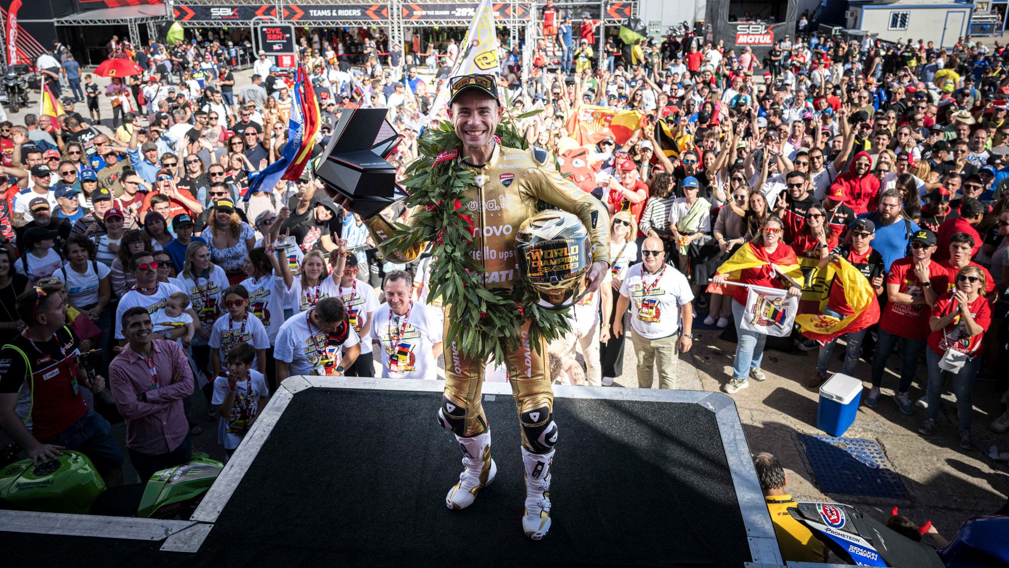  Álvaro Bautista, celebrando su título de WorldSBK en Jerez.