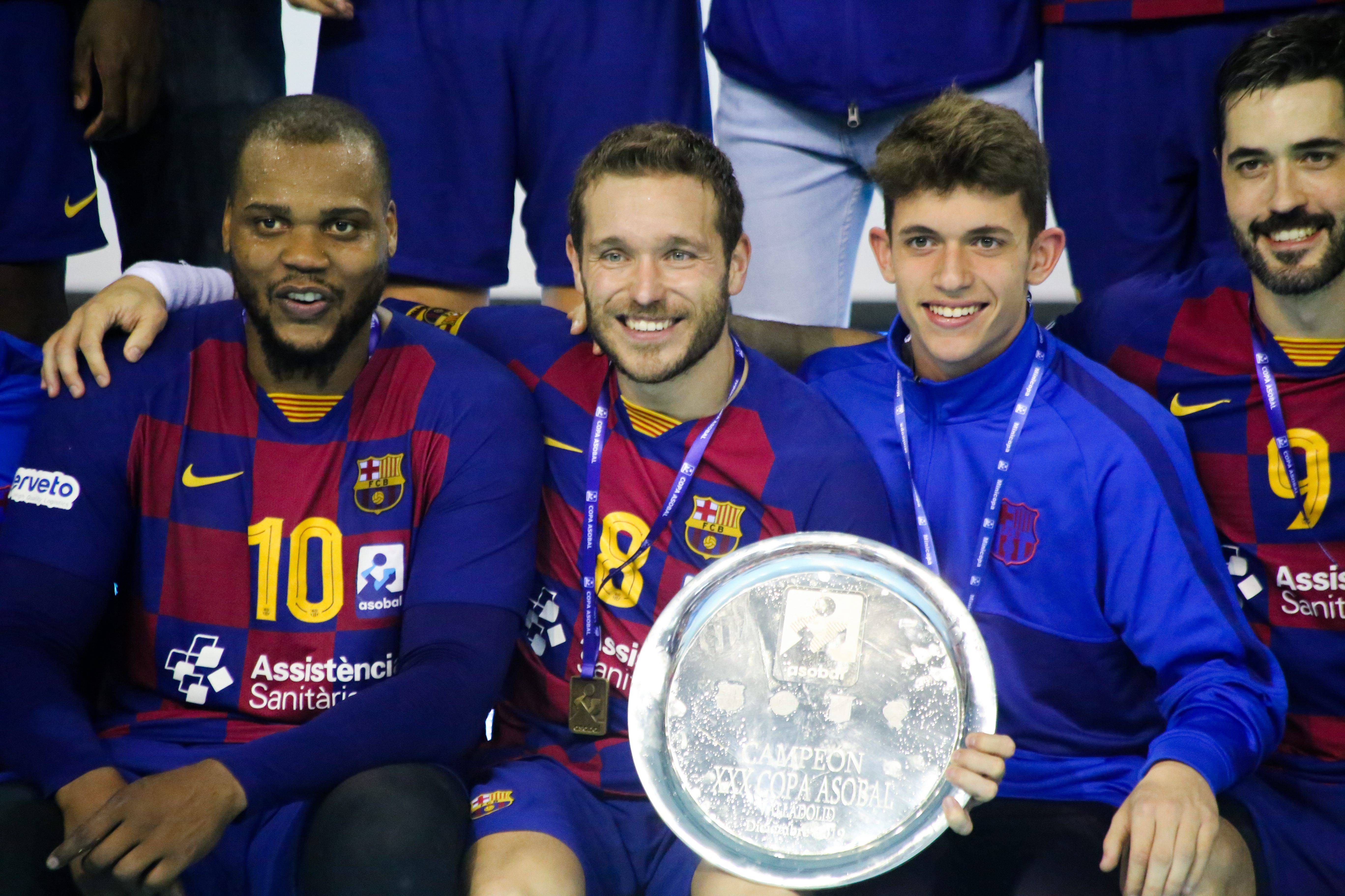  Víctor Tomás celebrando la victoria de la final de Asobal.
