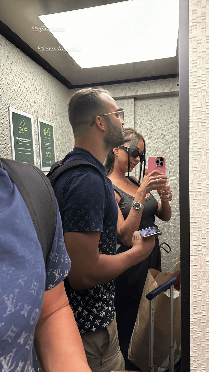  Jesé Rodríguez con Aurah viendo la F1 (Instagram: @aurah.ruiz)