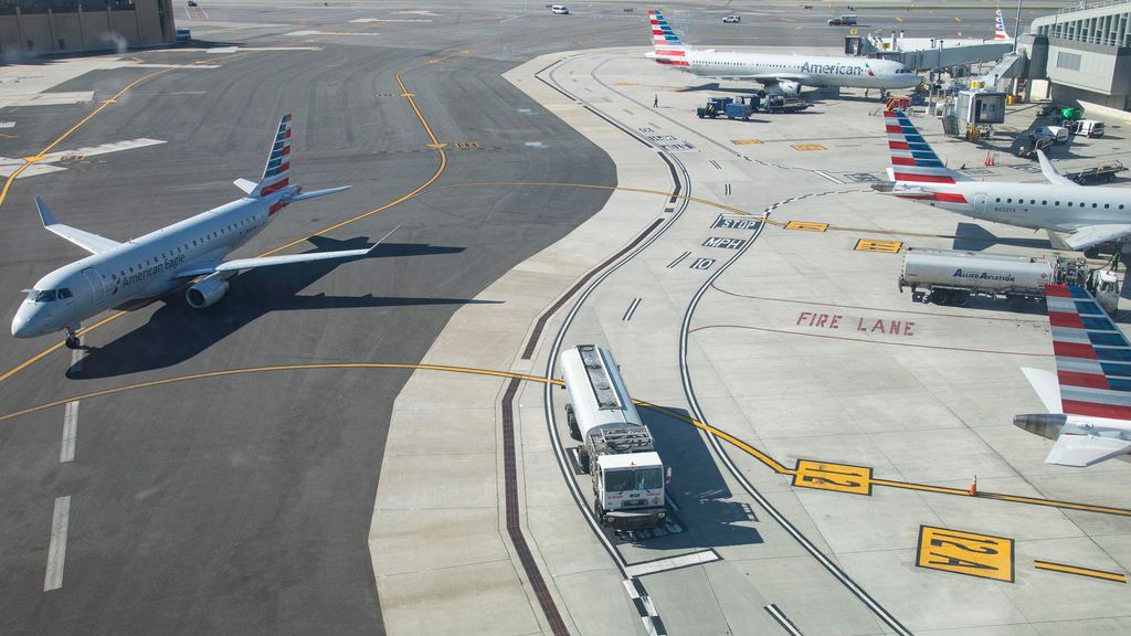Dos aviones chocan en un aeropuerto de Nueva York debido a la crisis de controladores en Estados Unidos