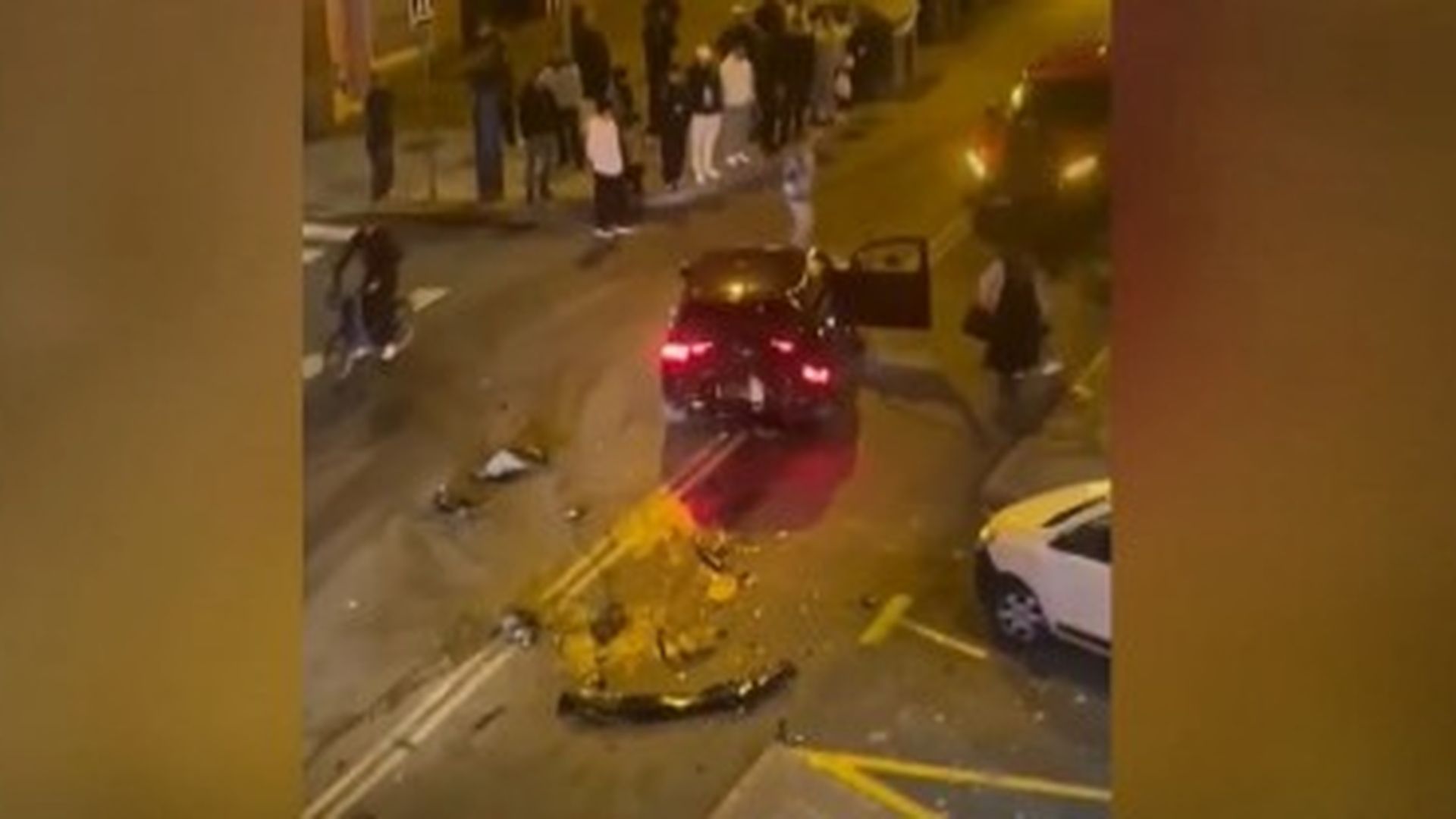 La Policía investiga el tiroteo a un coche y el secuestro de su conductor en Carabanchel La Policía investiga el tiroteo a un coche y el secuestro de su conductor en Carabanchel