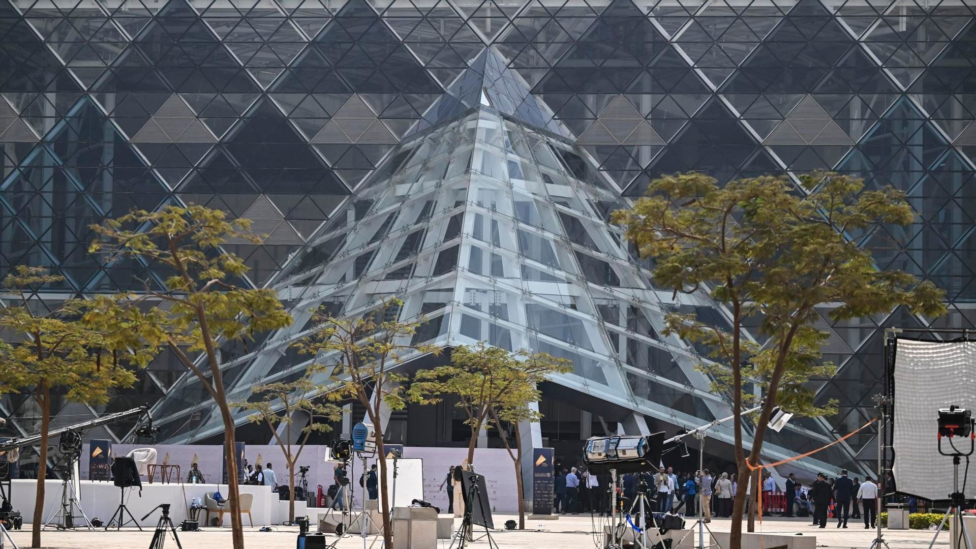 Se ultiman los últimos preparativos antes de la inauguración oficial del Gran Museo Egipcio en Giza, Egipto, el 1 de noviembre de 2025.