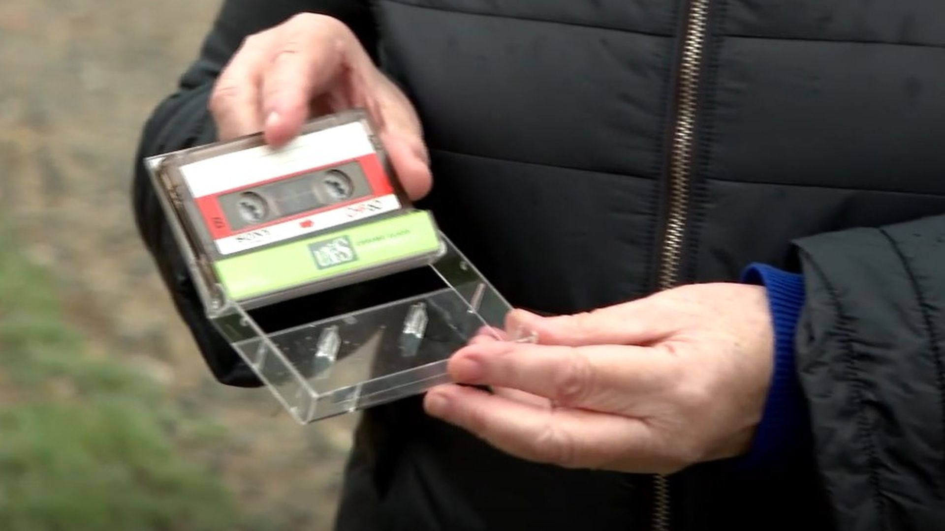 Una cinta de cassette ayuda a recuperar la memoria de una fosa común de la Guerra Civil
