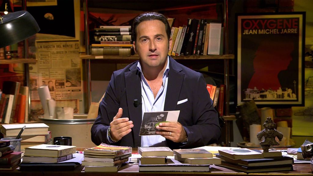 Iker Jiménez consigue el libro de psicofonías que llevaba años buscando: "Es un oído en mitad del universo" Cuarto Milenio Temporada 21 Top Vídeos 702