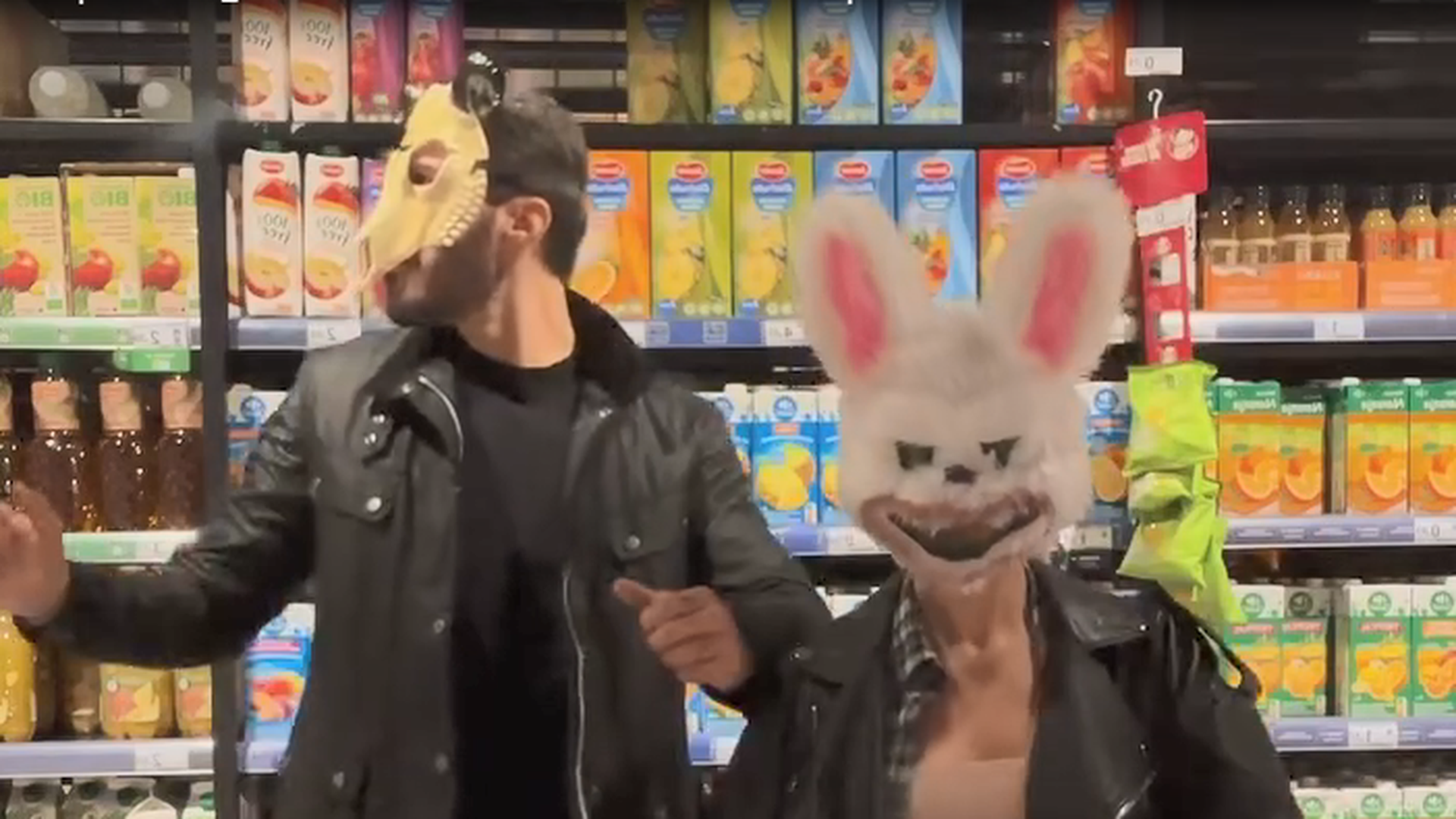 Oriana Marzoli, disfrazada en el supermercado