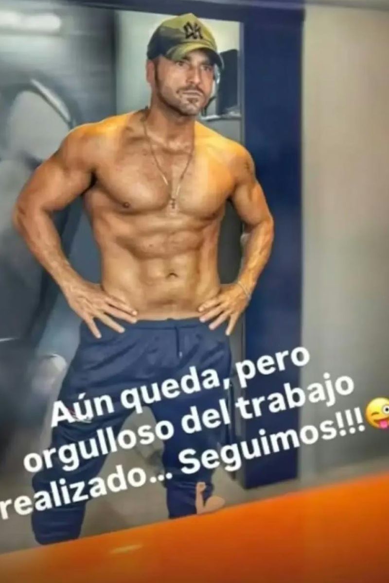 David Bustamante presume de músculos tras su cambio físico