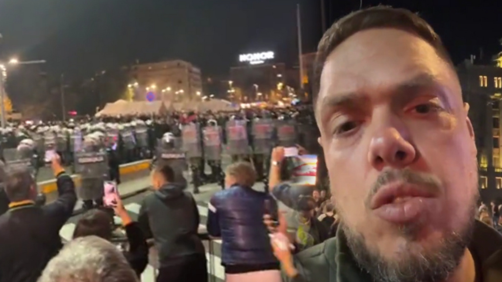Detienen al exjugador del Unicaja, Vladimir Stimac, durante las protestas contra el Gobierno en Belgrado