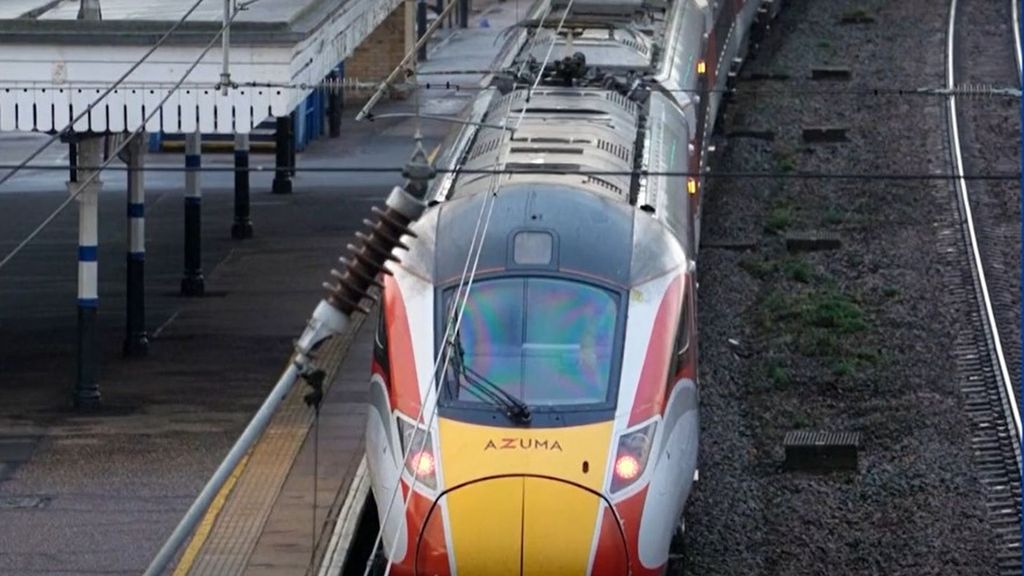 Un operario se enfrentó al atacante del tren en Reino Unido que hirió a nueve personas