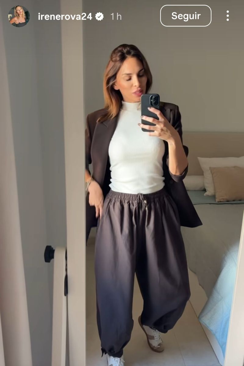 Irene Rosales, con pantalón bombacho