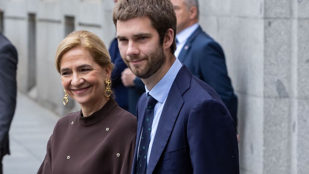 Juan Urdangarin, junto a su madre, la infanta Cristina