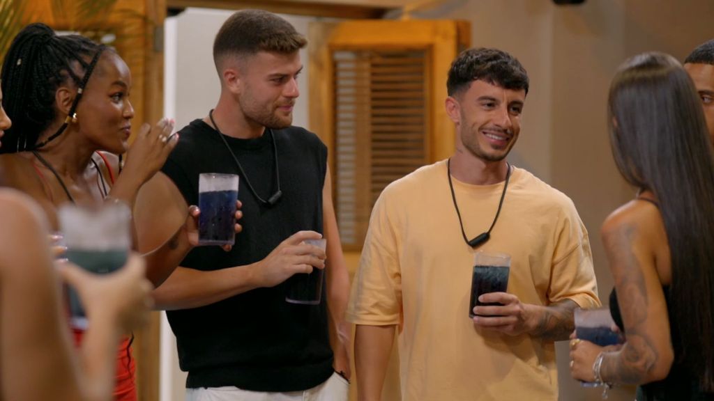 Juanpi revela que su novia Sandra vio un vídeo de él... ¡manteniendo relaciones sexuales con su ex!: "Es muy celosa"