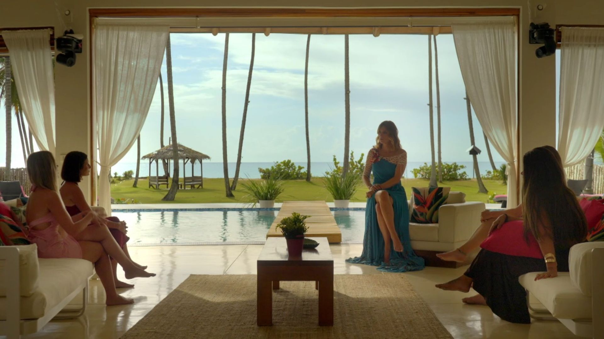 Las chicas de ‘La isla de las tentaciones 9’ marcan sus límites en 'Villa Playa': "Conmigo tienes para rato"