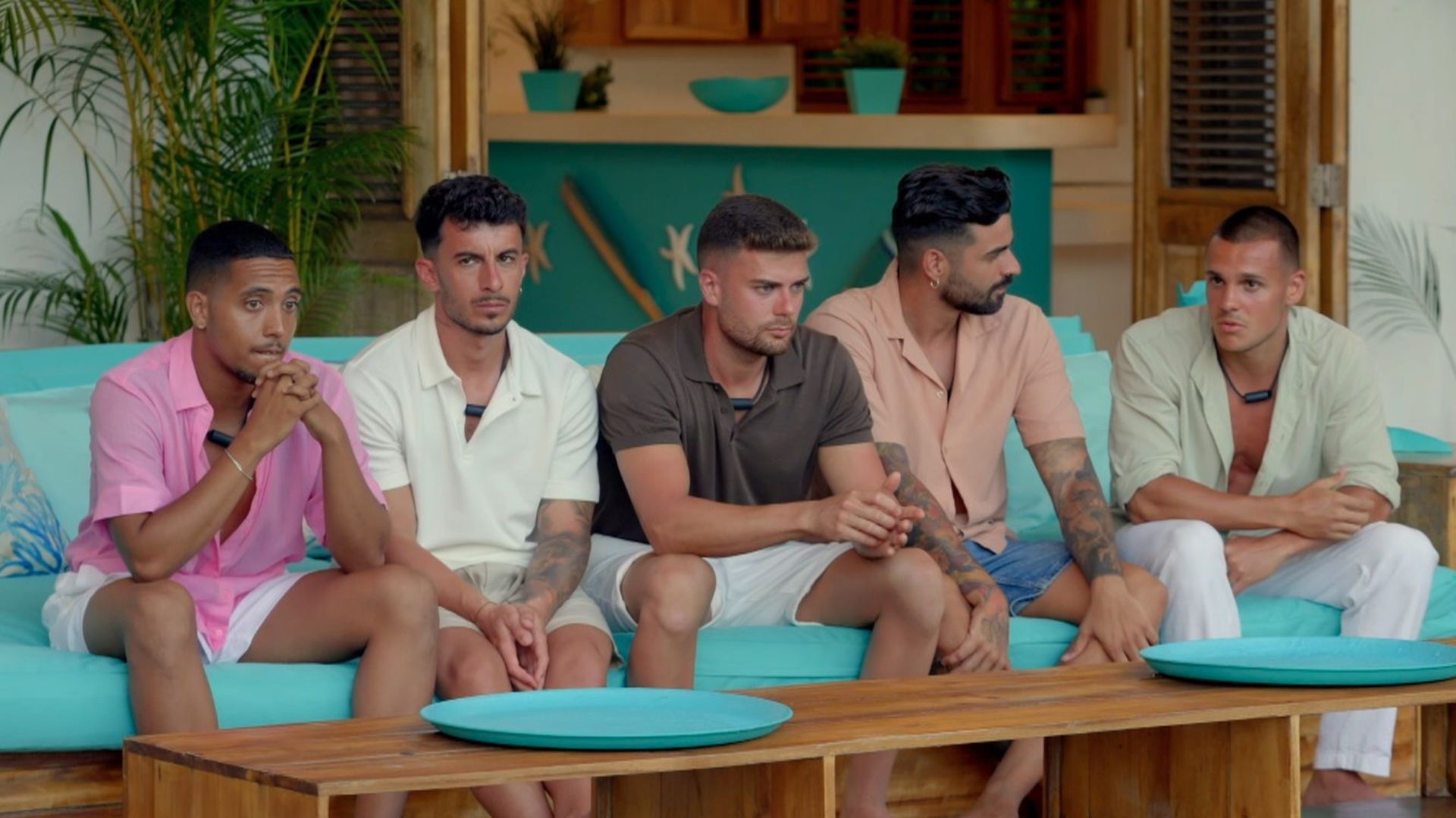 Los chicos marcan sus límites en 'Villa Montaña' ante Sandra Barneda: desde una mirada o "cualquier complicidad" hasta "meterse en el jacuzzi o en la cama"