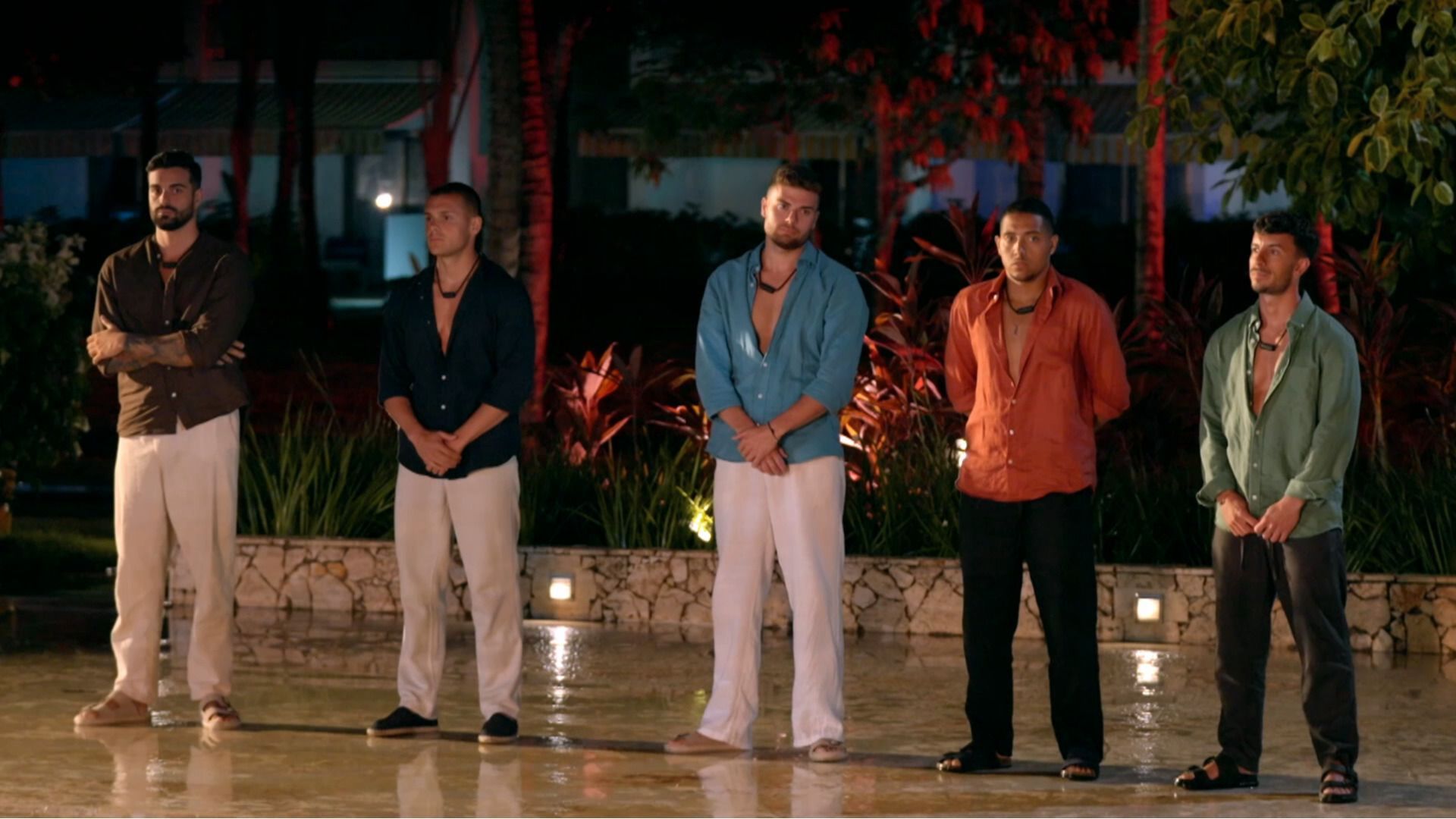 Las solteras de 'La isla de las tentaciones 9' ponen los collares a los chicos de 'Villa Montaña'