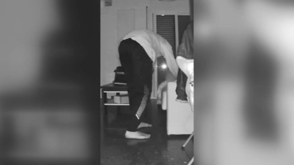 Descalzo y trepando por la fachada: así actuó el ladrón del Carmel, en Barcelona, asaltando más de 20 casas en dos meses