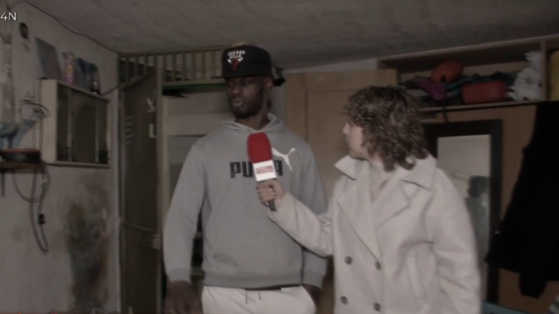 Edwin nos enseña el local acusado de ser un narcopiso: "Aquí estoy por si algún vecino quiere dar la cara"