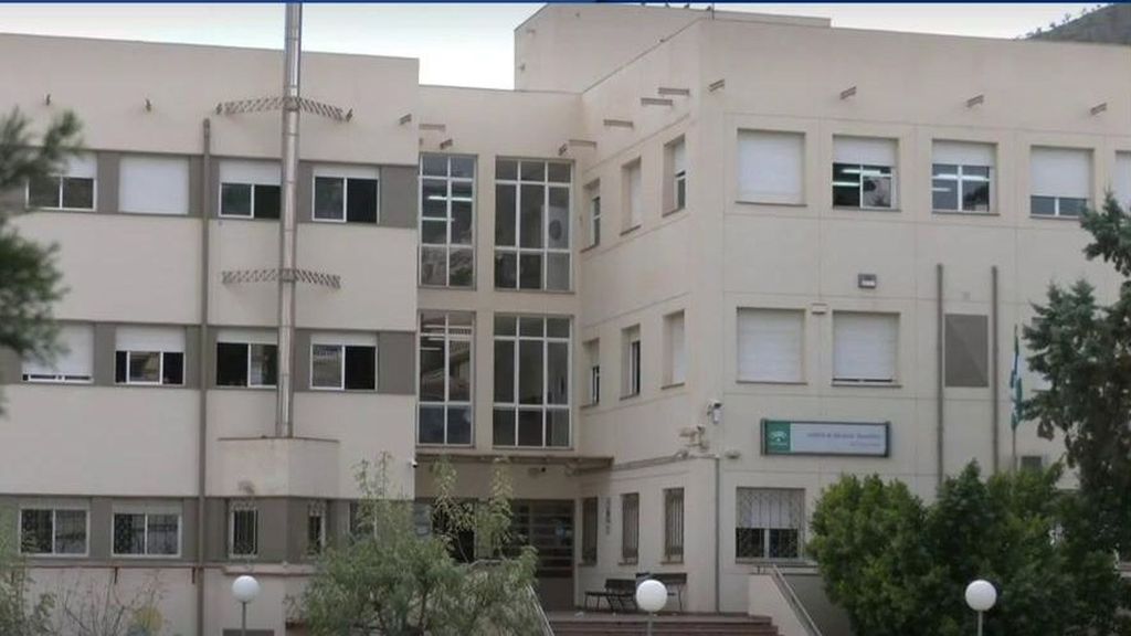 El apuñalamiento a un menor en un instituto de Granada se produjo en el aula: un profesor tuvo que separar a los alumnos