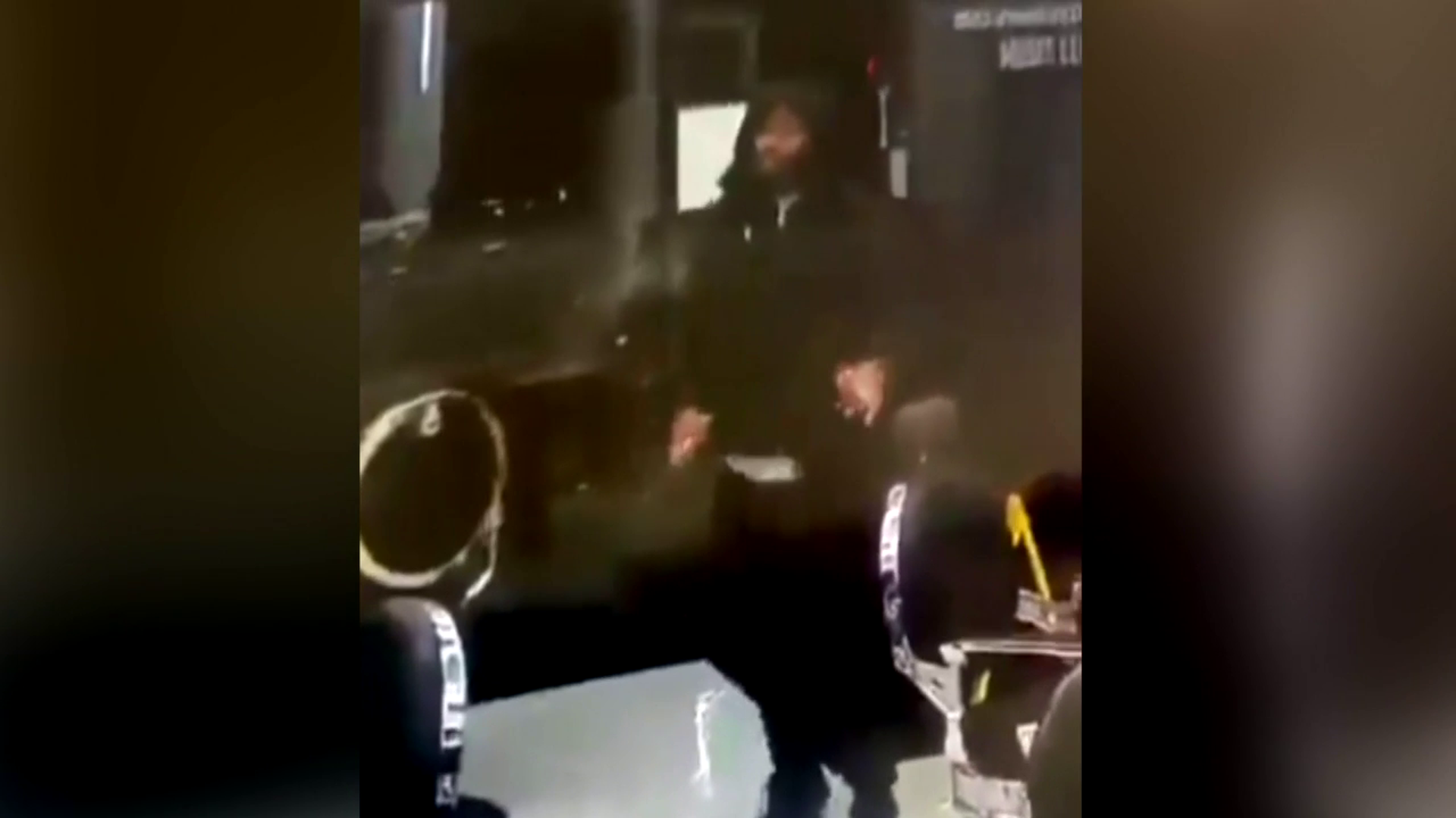 El detenido por el apuñalamiento múltiple en un tren de Londres agredió a otra persona antes del ataque